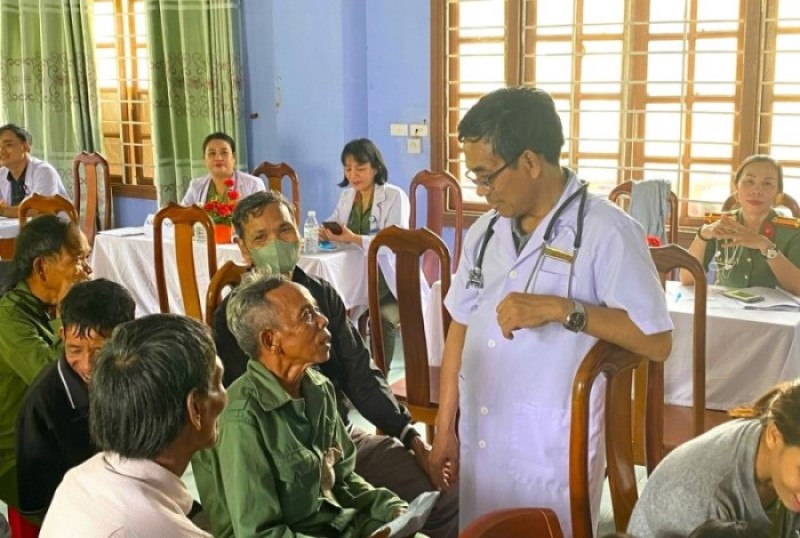 Quảng Nam: Hơn 200 hộ nghèo, đối tượng chính sách được khám bệnh, tặng quà